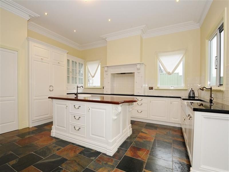 12 Kunuka Circuit, Caroline Springs VIC 3023