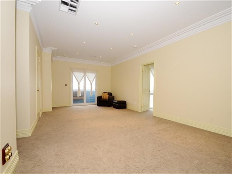 12 Kunuka Circuit, Caroline Springs VIC 3023