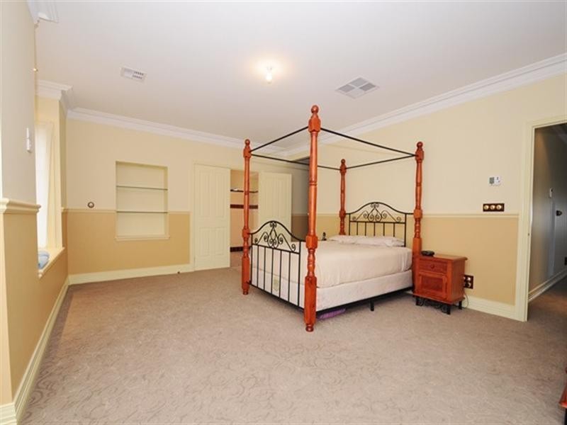 12 Kunuka Circuit, Caroline Springs VIC 3023