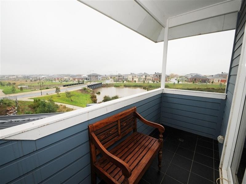 12 Kunuka Circuit, Caroline Springs VIC 3023