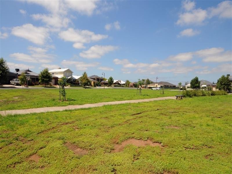 27 Giofches Crescent, Tarneit VIC 3029