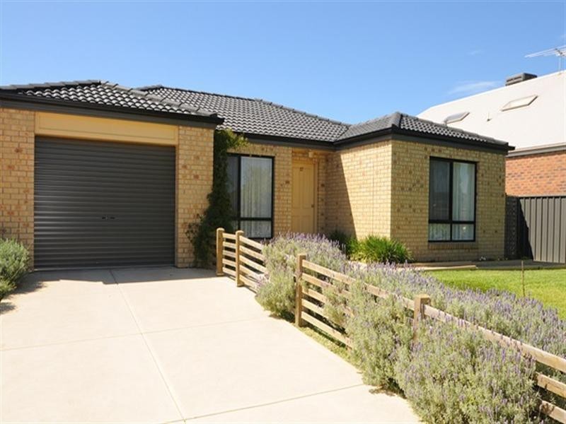 17 Maclarens Close, Wyndham Vale VIC 3024