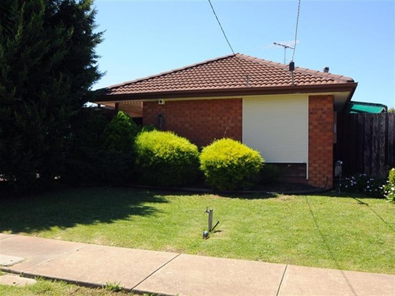 42 Sanderling Street, Werribee VIC 3030