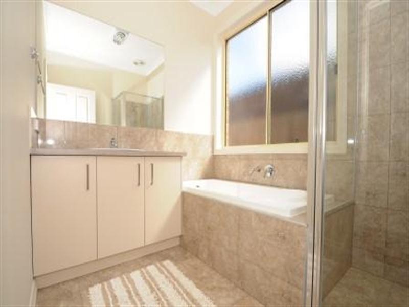 Unit 2/9 Eliza Grove, Wyndham Vale VIC 3024