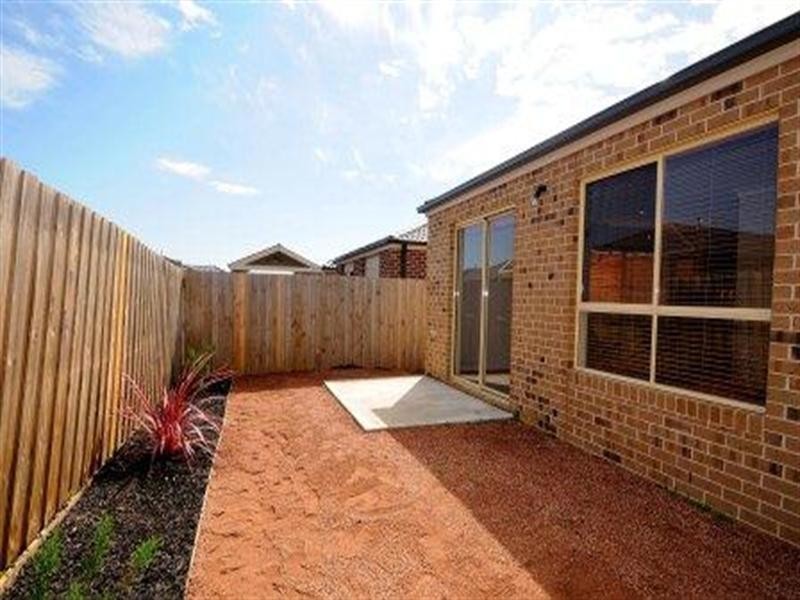 Unit 2/9 Eliza Grove, Wyndham Vale VIC 3024