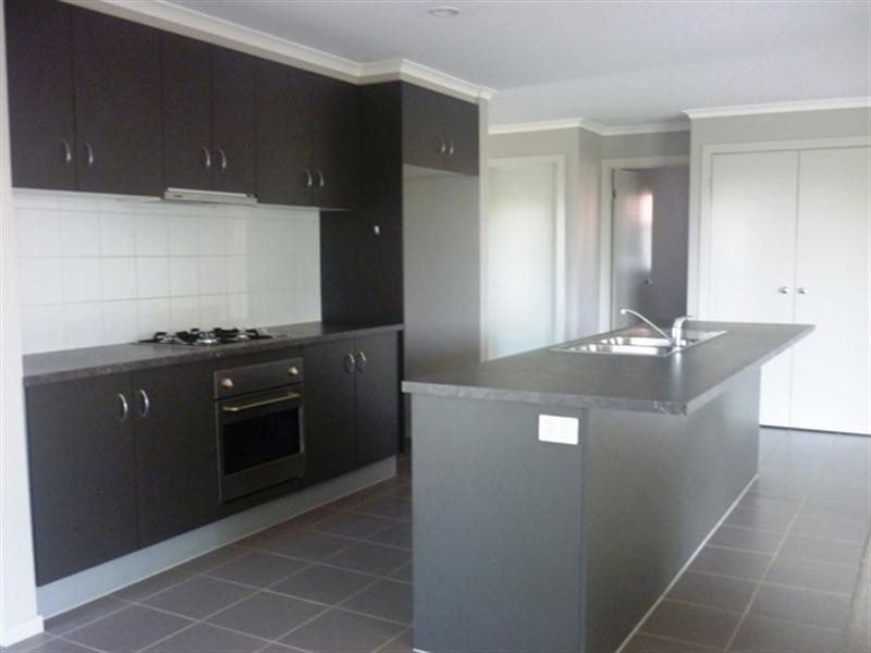 16 Oliver Place, Point Cook VIC 3030