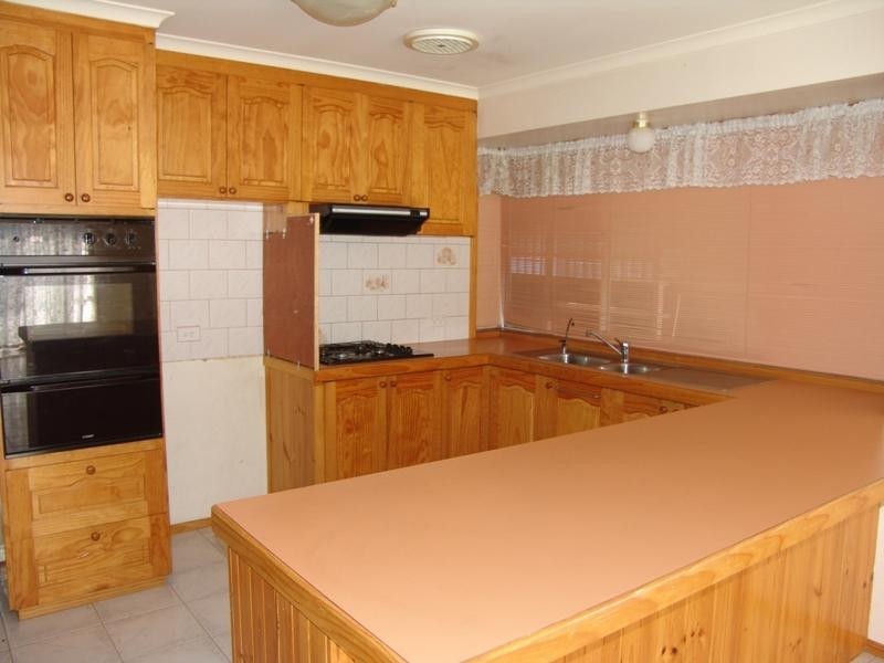 8 St Lawrence Close, Werribee VIC 3030