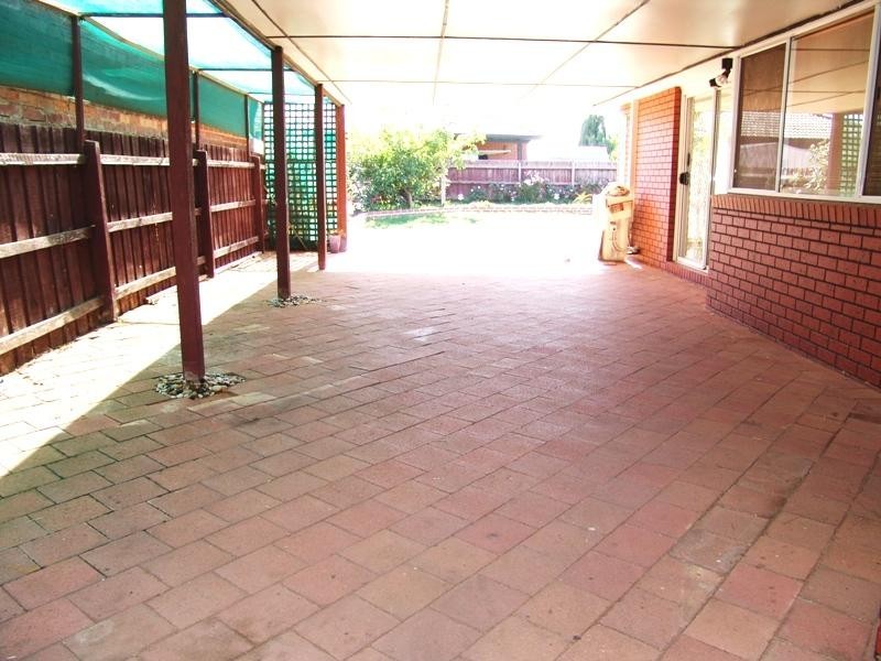 8 St Lawrence Close, Werribee VIC 3030