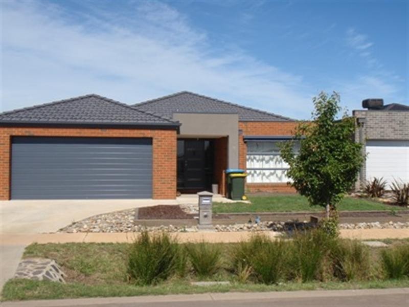 73 Fantail Crescent, Williams Landing VIC 3027