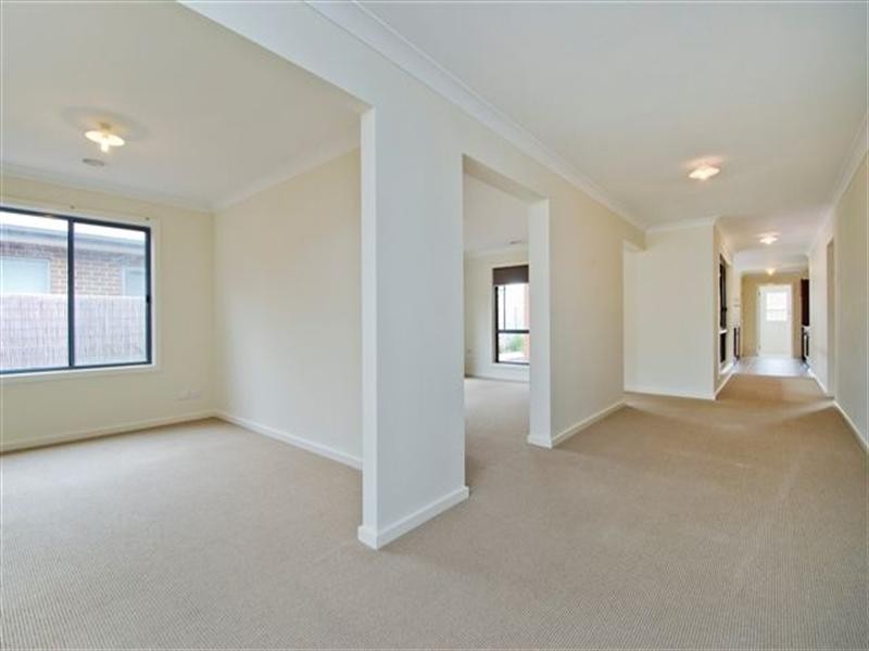 73 Fantail Crescent, Williams Landing VIC 3027