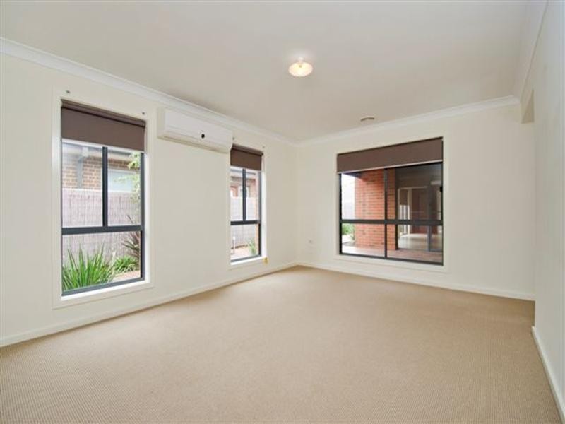 73 Fantail Crescent, Williams Landing VIC 3027