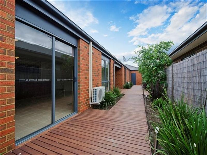 73 Fantail Crescent, Williams Landing VIC 3027