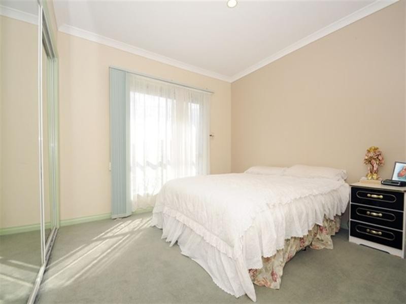 2 Davis Court, Altona Meadows VIC 3028