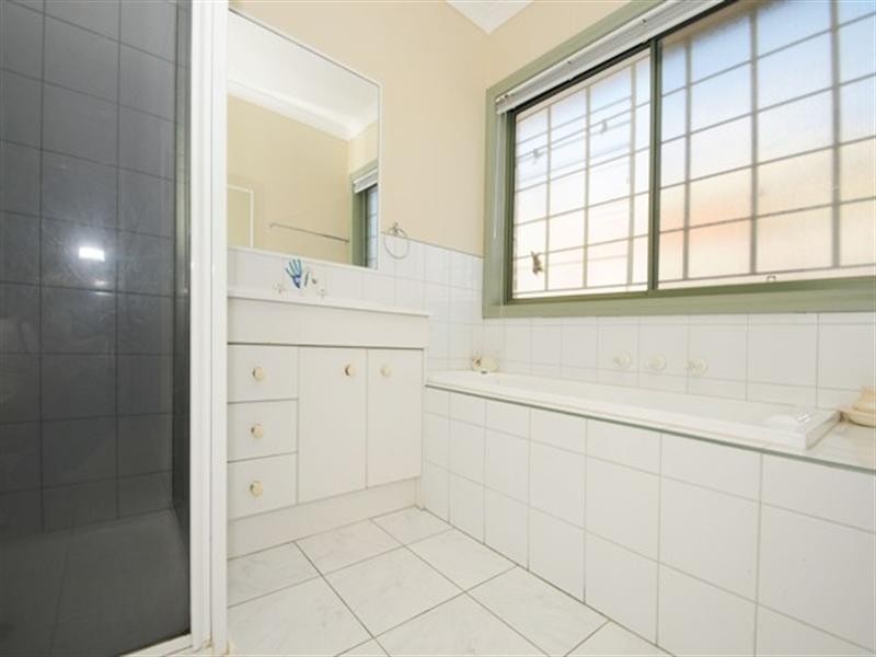 2 Davis Court, Altona Meadows VIC 3028