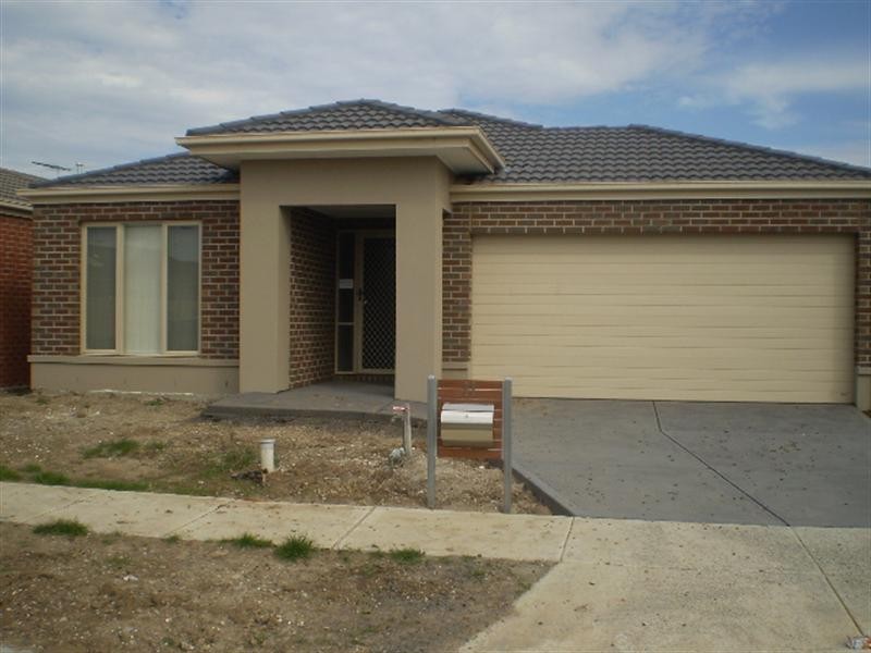 11 Jemma Avenue, Point Cook VIC 3030