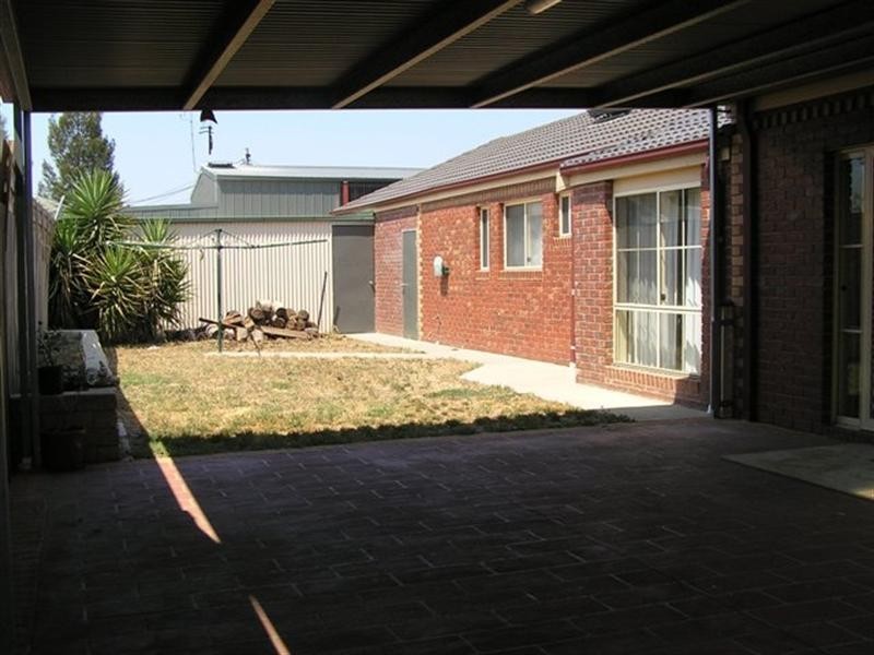 24 Maple Crescent, Hoppers Crossing VIC 3029