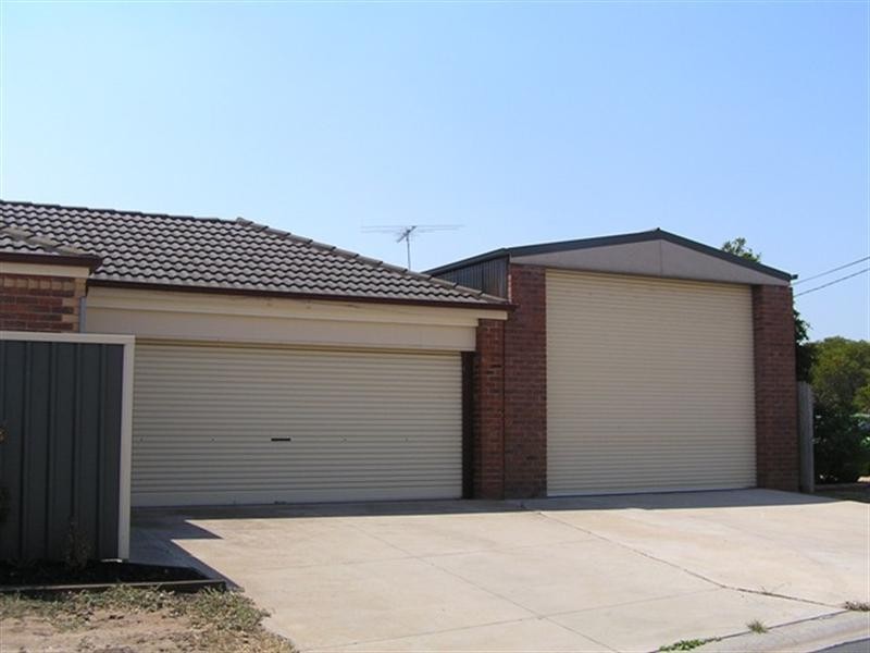 24 Maple Crescent, Hoppers Crossing VIC 3029