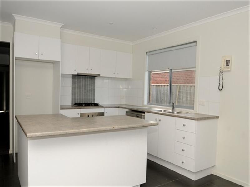 8 Hamish Drive, Tarneit VIC 3029