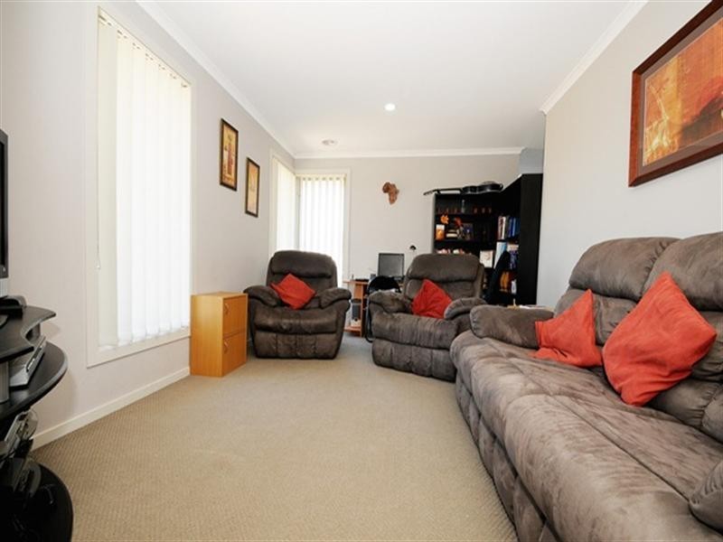 1 Coombes Court, Point Cook VIC 3030