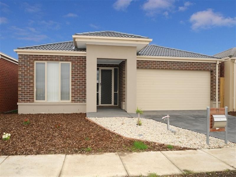 11 Jemma Avenue, Point Cook VIC 3030