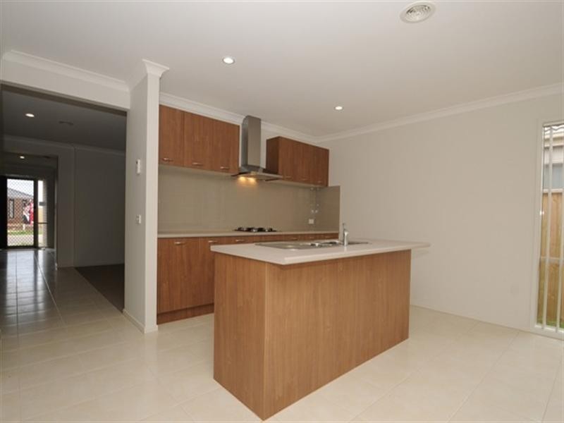 11 Jemma Avenue, Point Cook VIC 3030