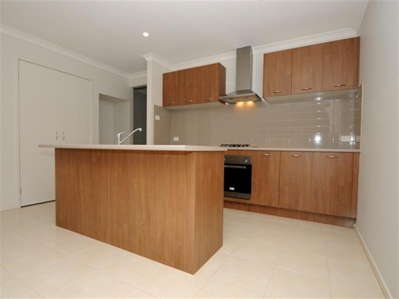 11 Jemma Avenue, Point Cook VIC 3030