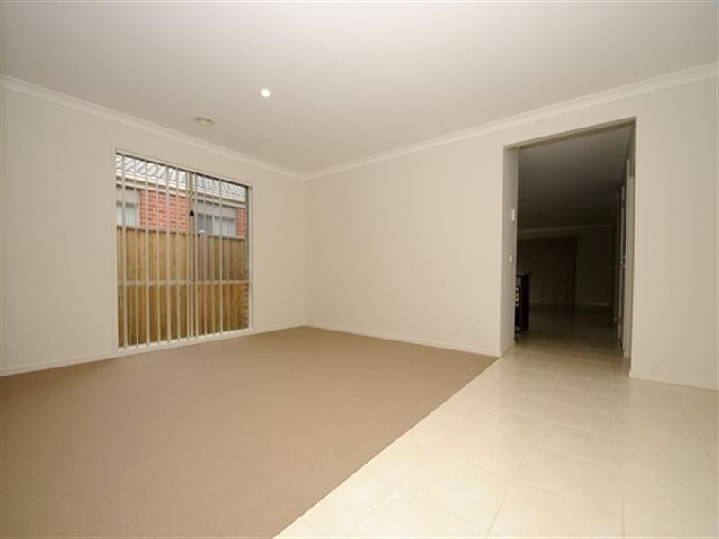 11 Jemma Avenue, Point Cook VIC 3030