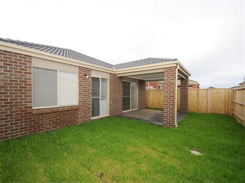 11 Jemma Avenue, Point Cook VIC 3030