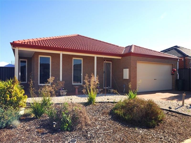 1 Coombes Court, Point Cook VIC 3030