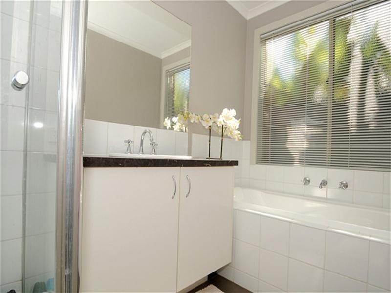 1 Coombes Court, Point Cook VIC 3030