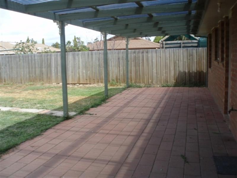 98 Cambridge Crescent, Werribee VIC 3030