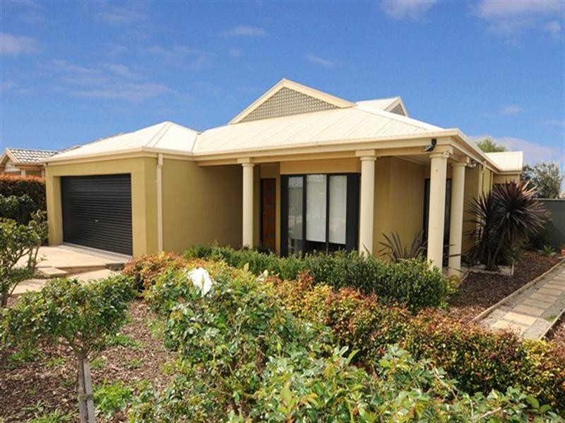 8 Thomas Carr Drive, Tarneit VIC 3029