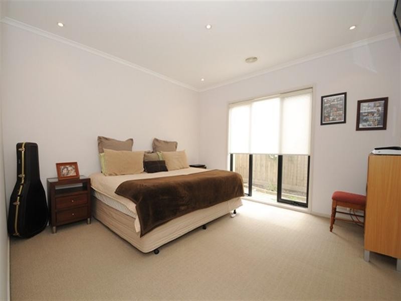 8 Thomas Carr Drive, Tarneit VIC 3029