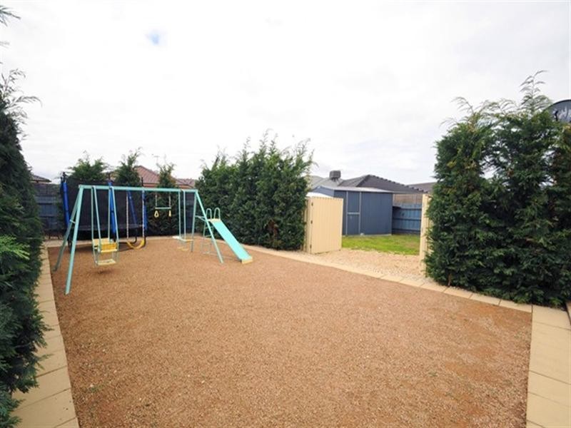 9 Diamond Drive, Werribee VIC 3030