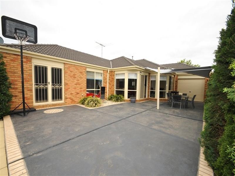 9 Diamond Drive, Werribee VIC 3030