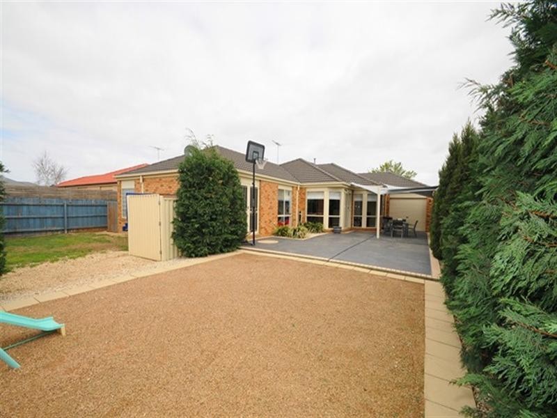 9 Diamond Drive, Werribee VIC 3030