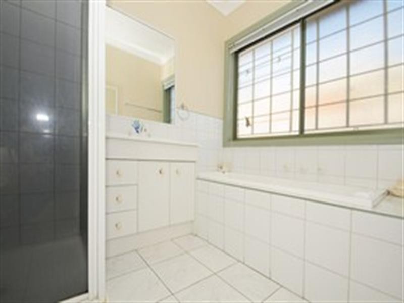 2 Davis Court, Altona Meadows VIC 3028