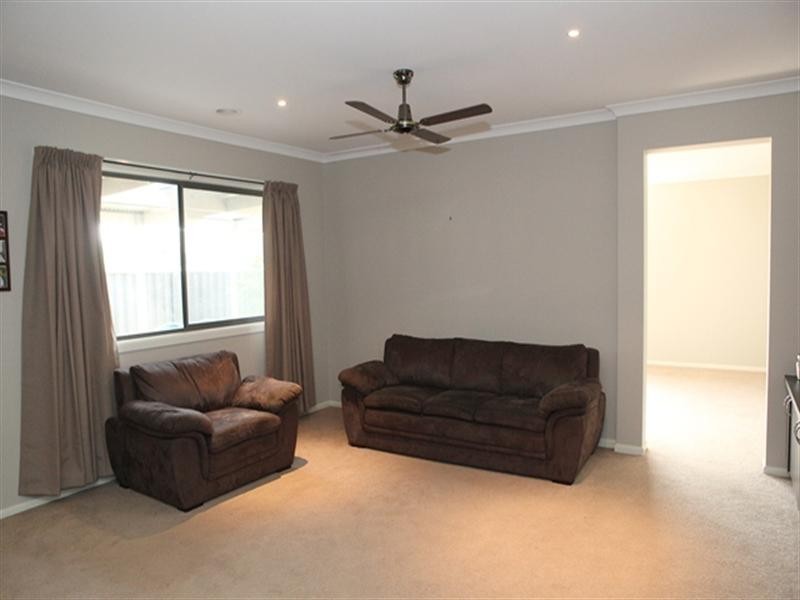 8 Mundi Crescent, Wyndham Vale VIC 3024