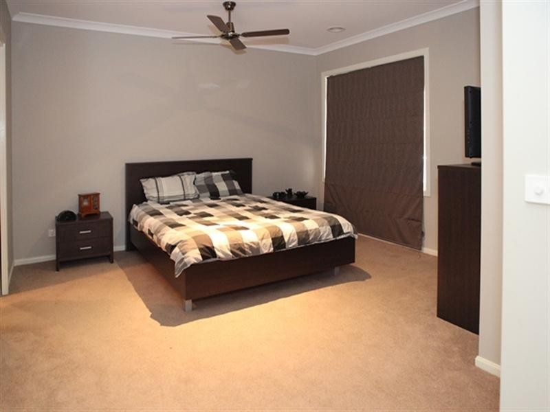 8 Mundi Crescent, Wyndham Vale VIC 3024