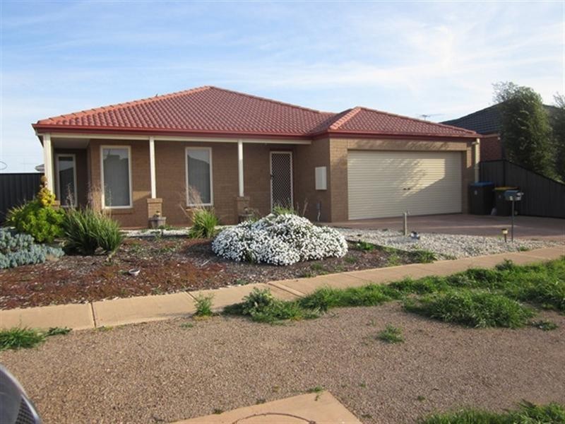 1 Coombes Court, Point Cook VIC 3030
