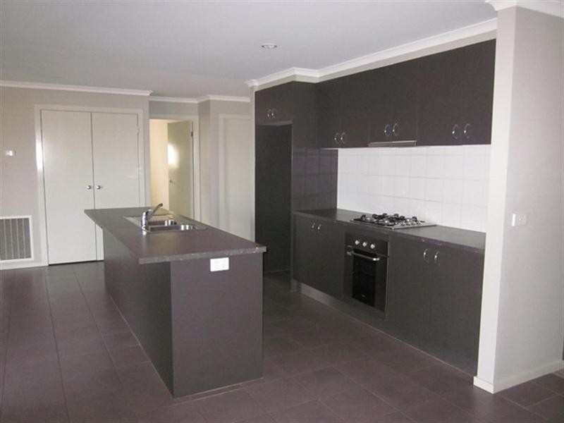 1 Coombes Court, Point Cook VIC 3030