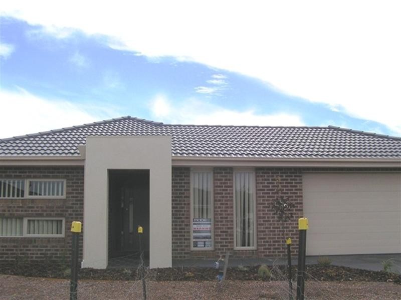 16 Bluejay Crescent, Tarneit VIC 3029