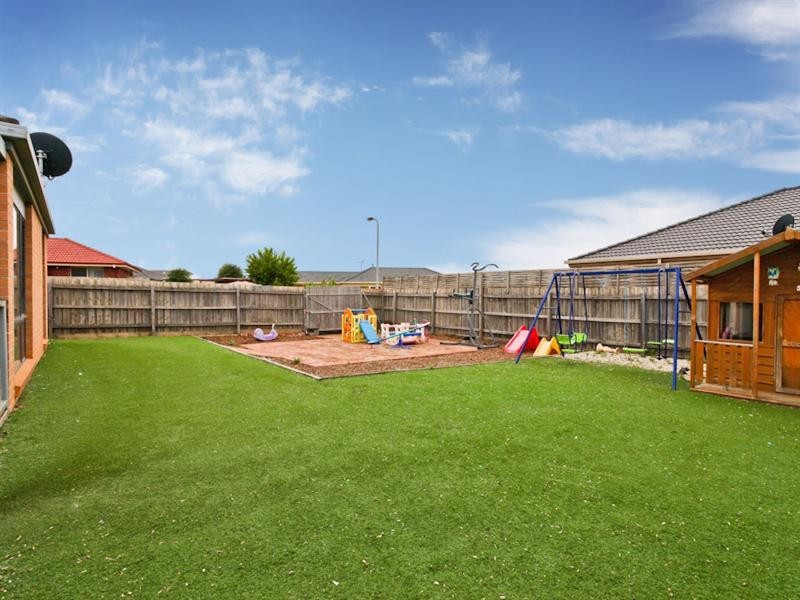 32 Ashton Crescent, Hoppers Crossing VIC 3029