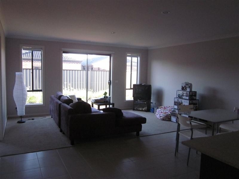 3 Walton Loop, Point Cook VIC 3030