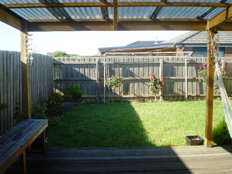 2/377 Hogans Road, Tarneit VIC 3029