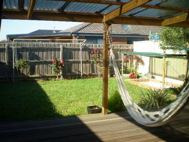 2/337 Hogans Road, Tarneit VIC 3029