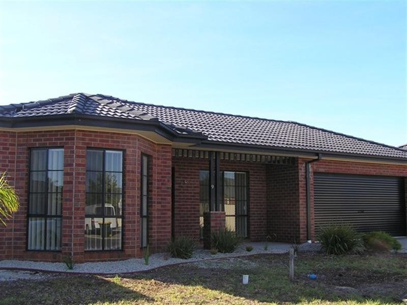 9 Shakespeare Grove, Truganina VIC 3029