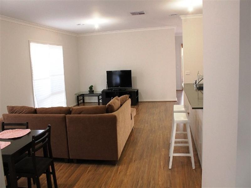 16 Mannikins Way, Williams Landing VIC 3027