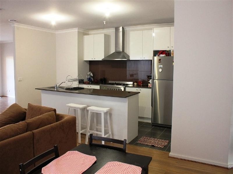 16 Mannikins Way, Williams Landing VIC 3027