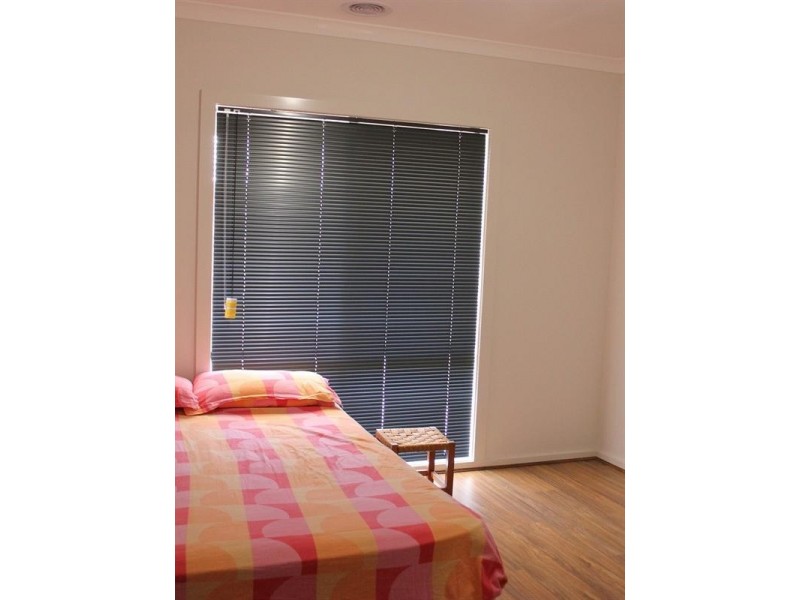 16 Mannikins Way, Williams Landing VIC 3027